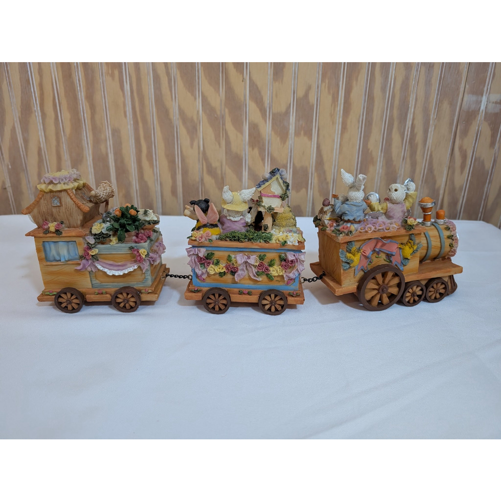 Vintage Easter Bunny Themed Figurine Train w/ Connecting Cars (set of 3) - Picture 5 of 7